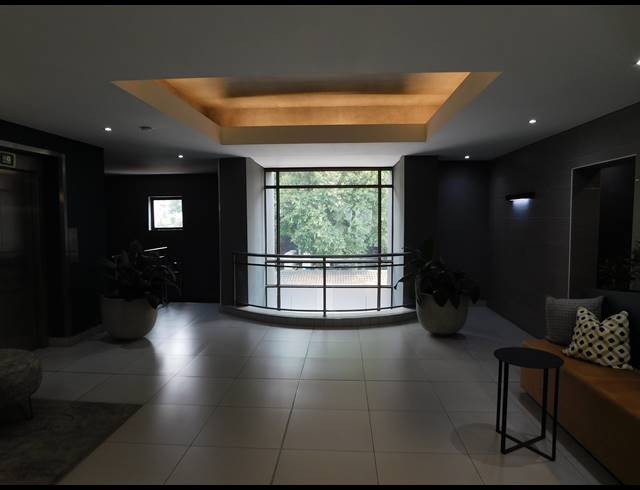 182M² OFFICE TO LET IN HYDE PARK